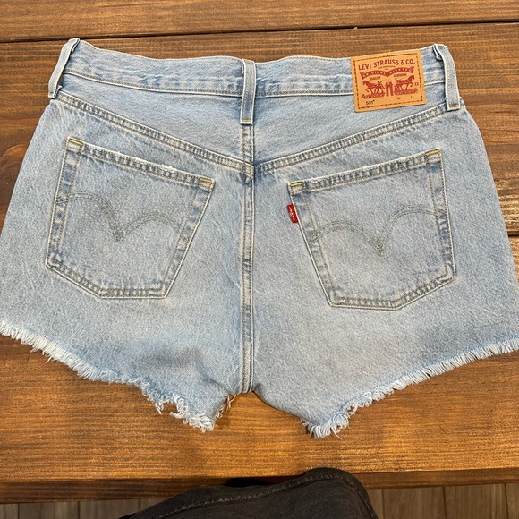 Levi Shorts - Picture 2 of 2